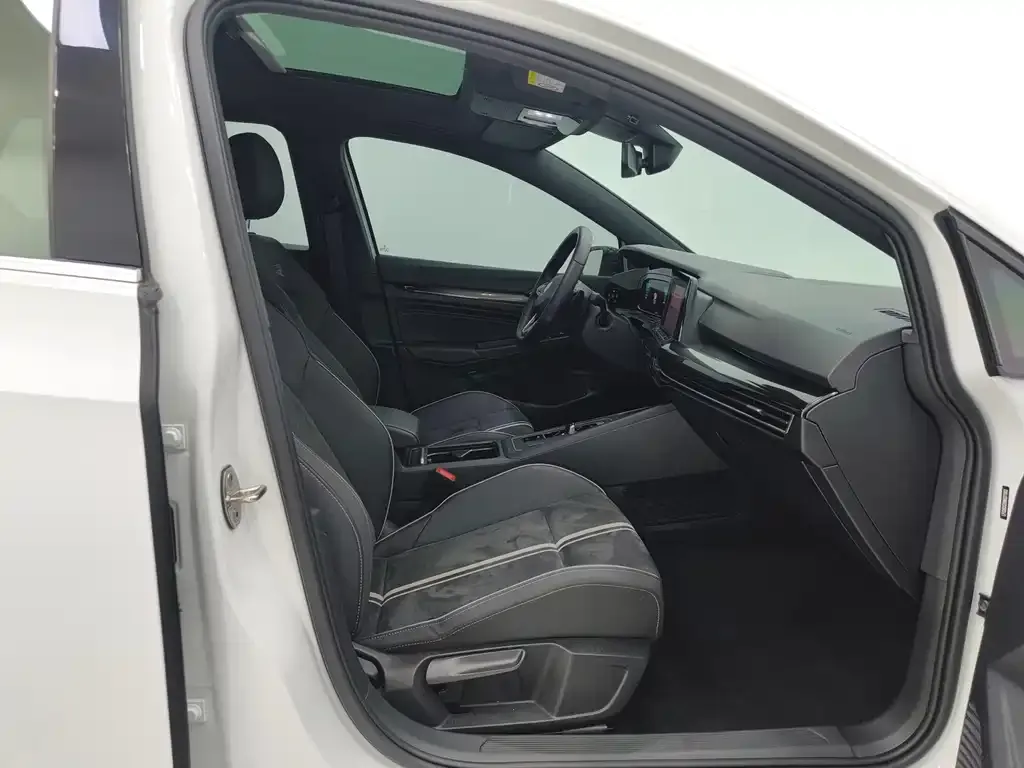 Volkswagen Golf 2022 из CN, фото 10