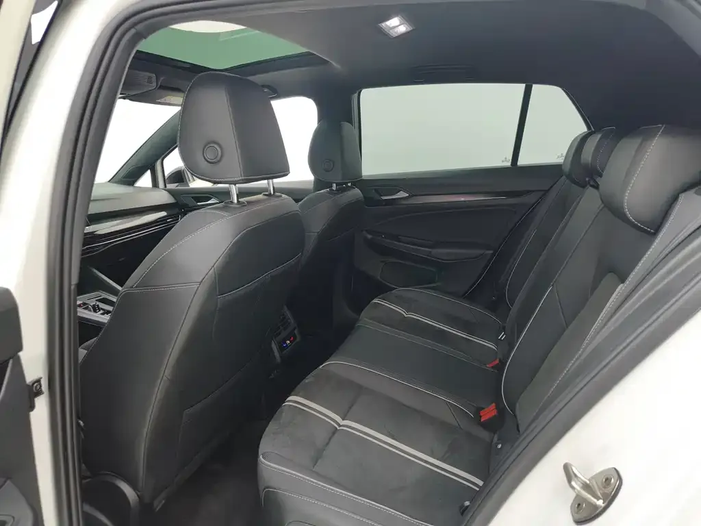 Volkswagen Golf 2022 из CN, фото 8