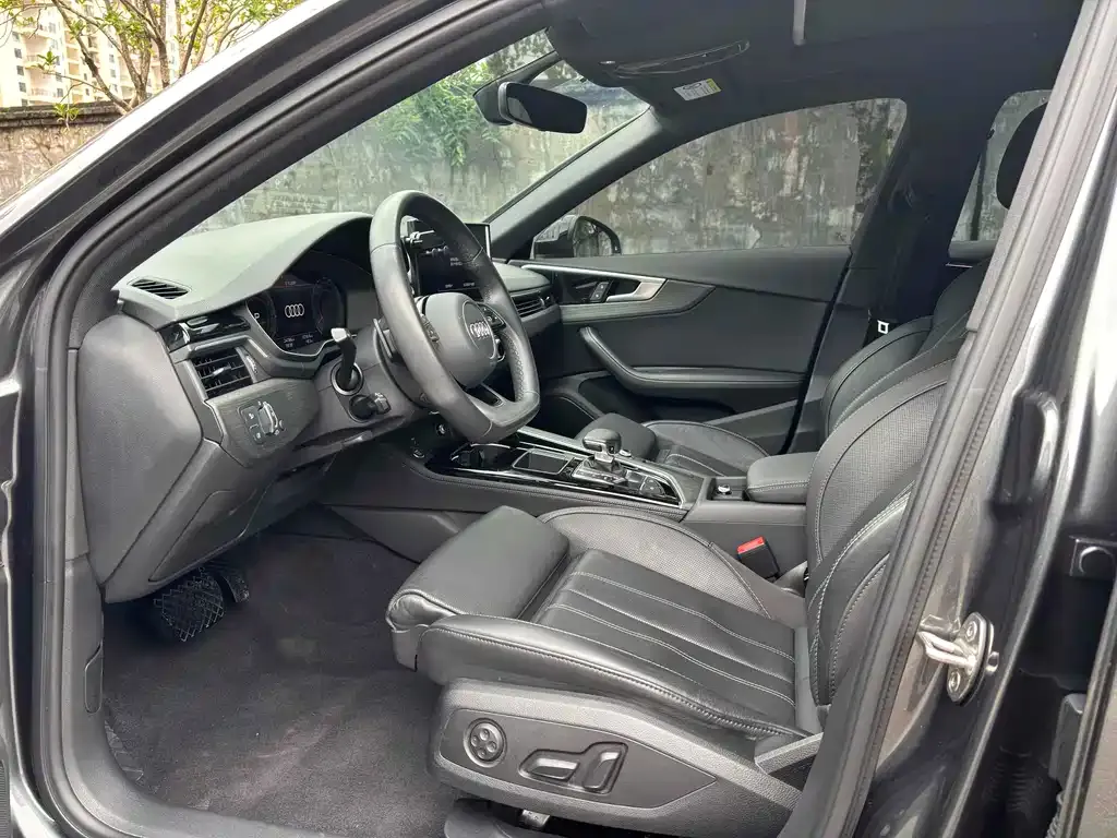 Audi A4L 2023 из CN, фото 5