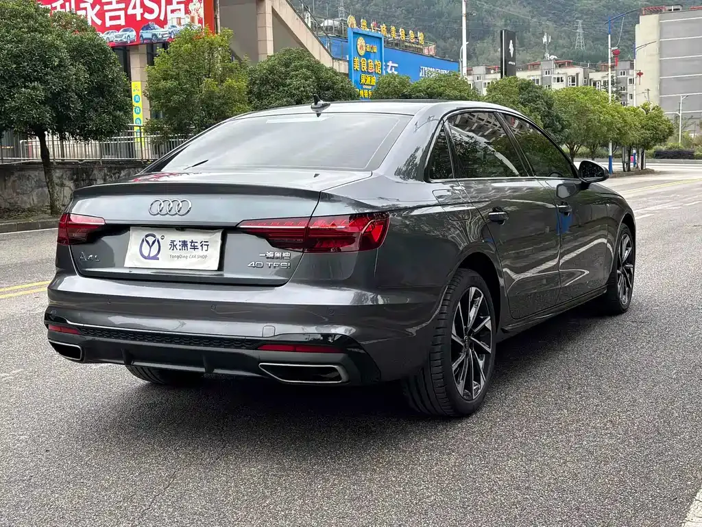 Audi A4L 2023 из CN, фото 9