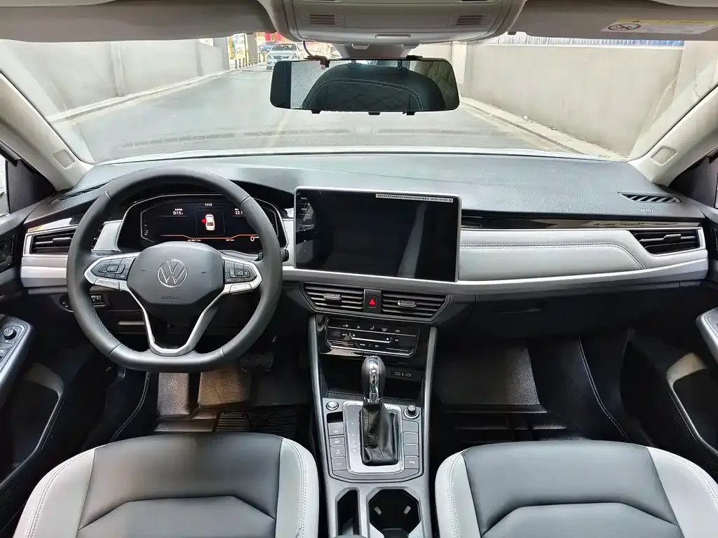 Volkswagen Bora 2023 из CN, фото 5