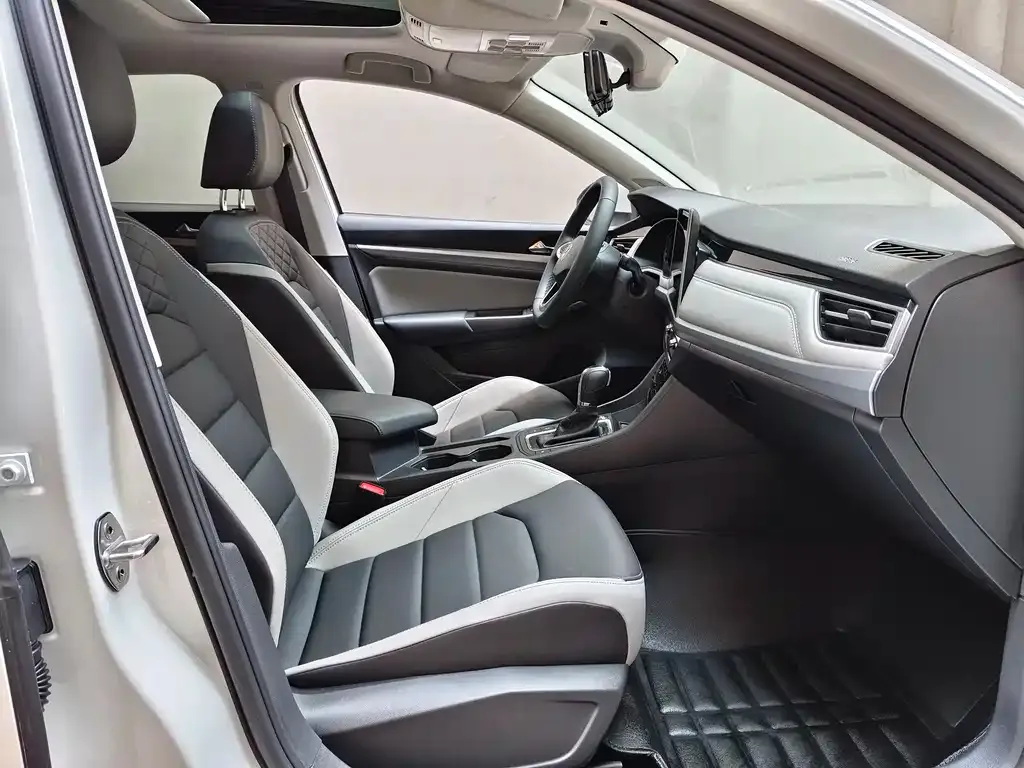 Volkswagen Bora 2023 из CN, фото 6