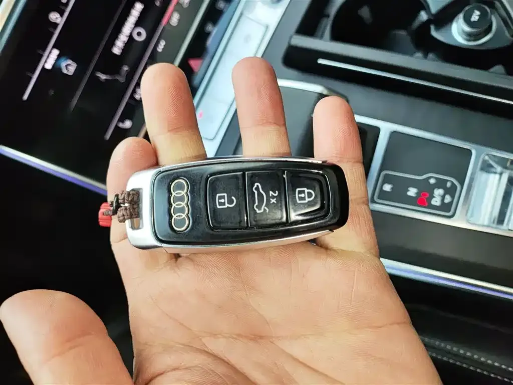 Audi A6L 2023 из CN, фото 9