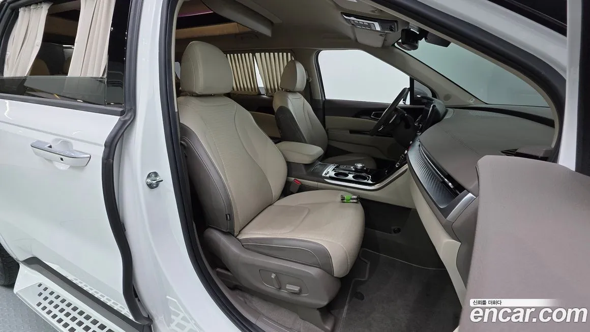 Kia Carnival — фото 10
