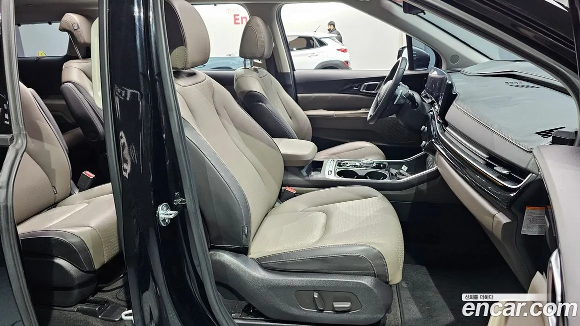Kia Carnival — фото 10
