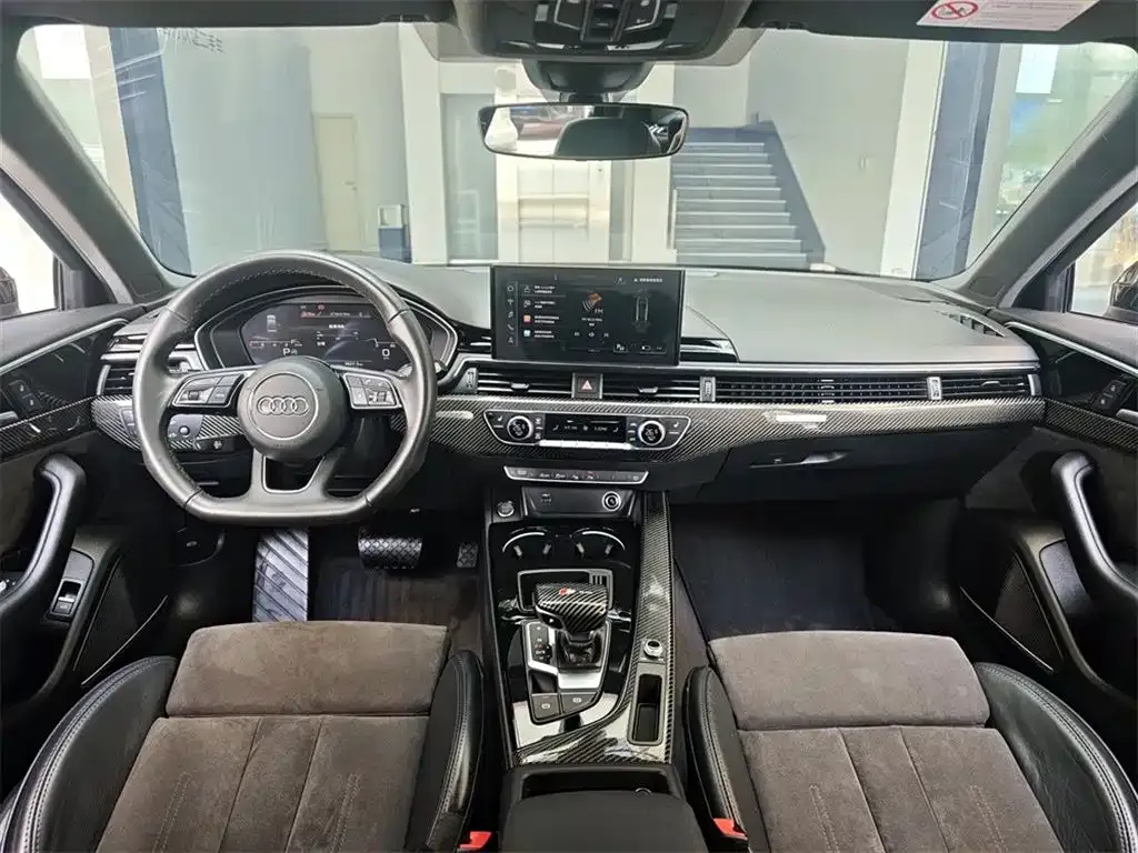 Audi A4L 2023 из CN, фото 6