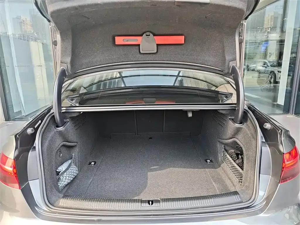 Audi A4L 2023 из CN, фото 9