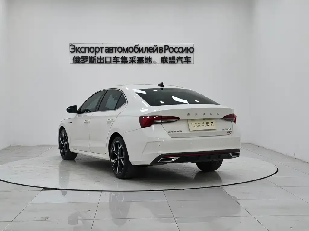 Skoda Octavia — фото 4