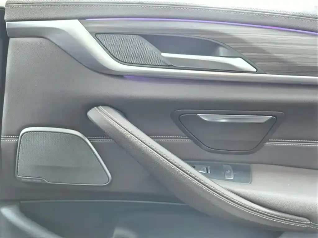 BMW 5 Series — фото 10