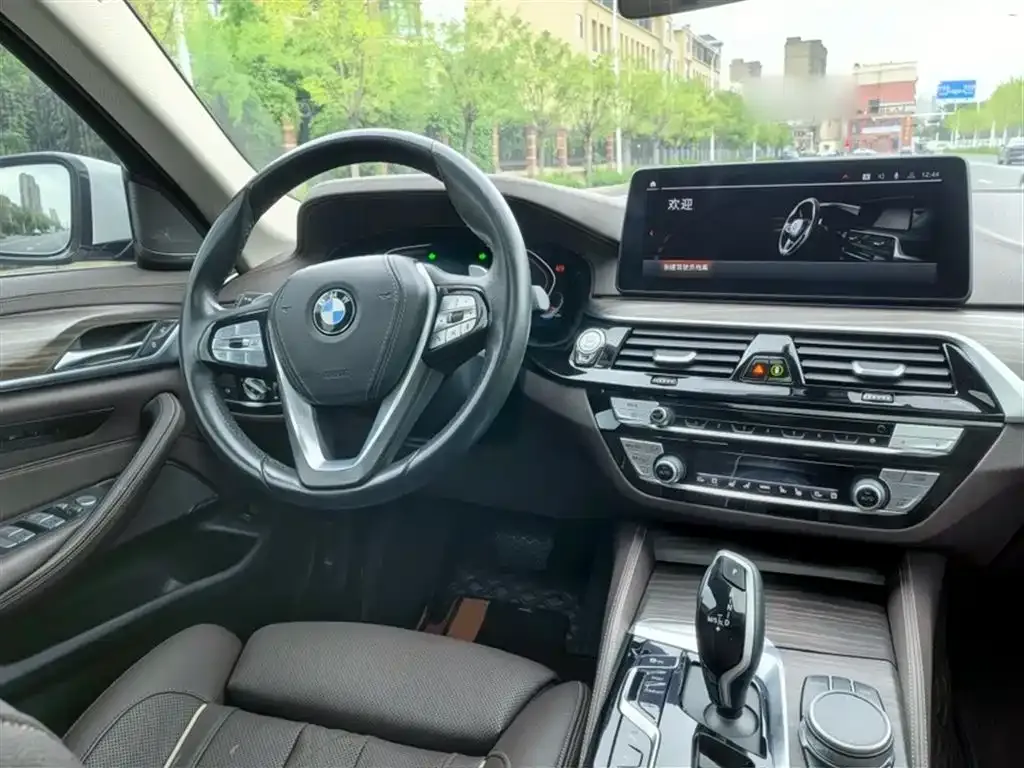 BMW 5 Series — фото 6