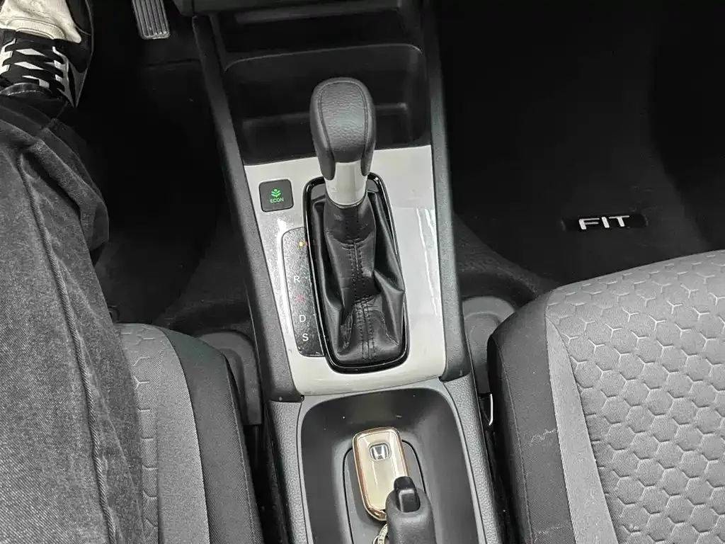 Honda Fit — фото 10