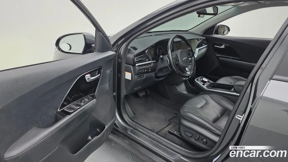 Kia Niro — фото 10