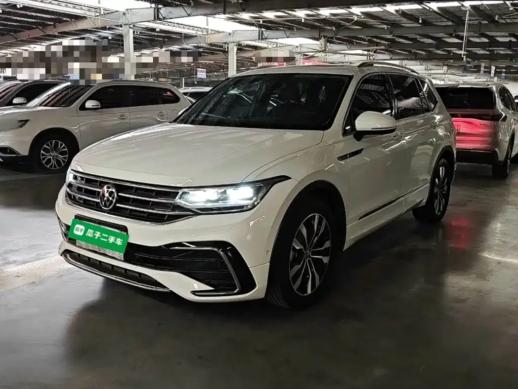 Volkswagen Tiguan L — фото 1
