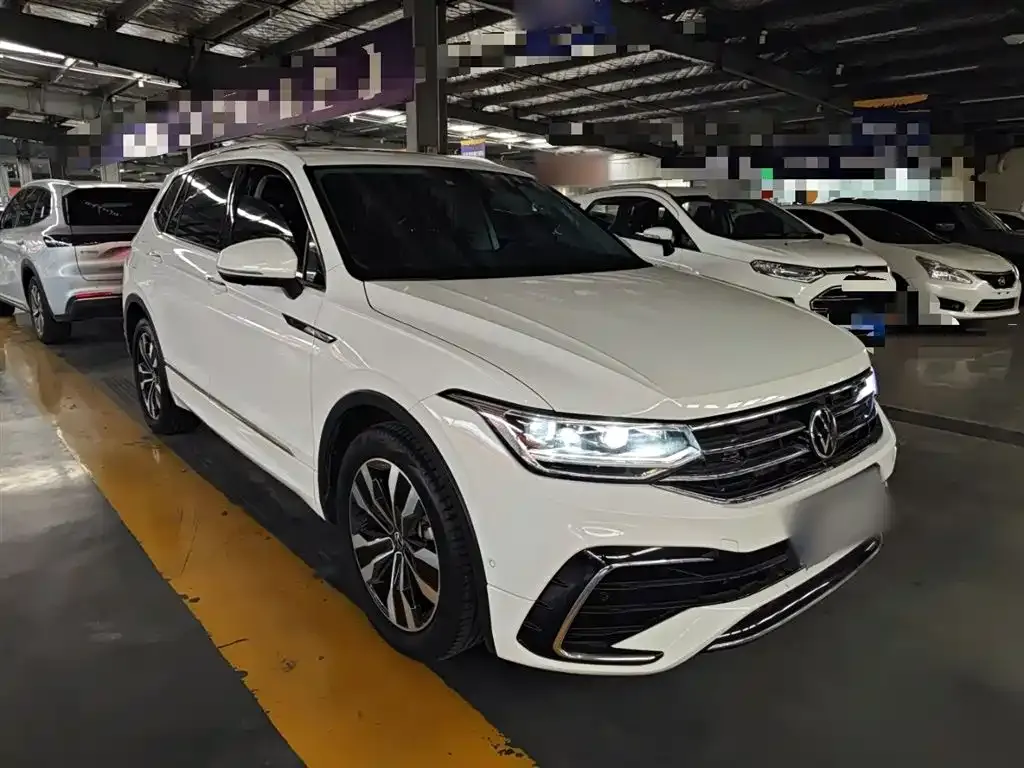 Volkswagen Tiguan L — фото 4