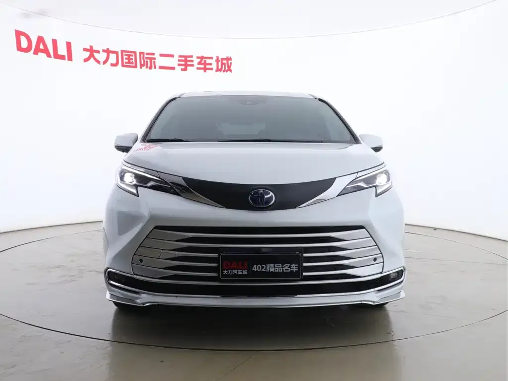 Toyota Sienna 2023 из CN, фото 2