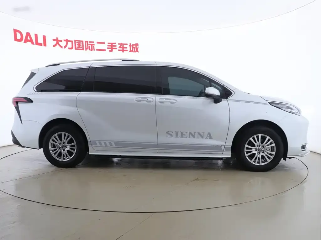 Toyota Sienna 2023 из CN, фото 4
