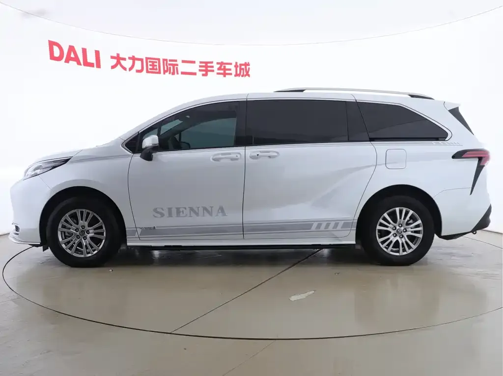 Toyota Sienna 2023 из CN, фото 5