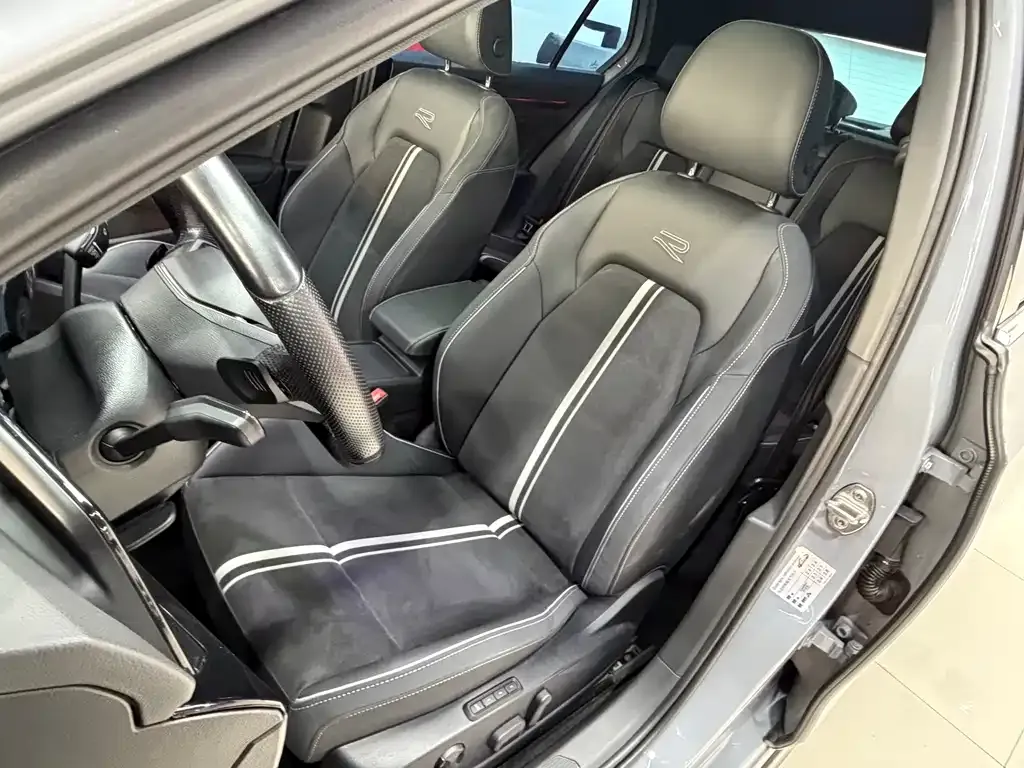 Volkswagen Golf 2022 из CN, фото 10