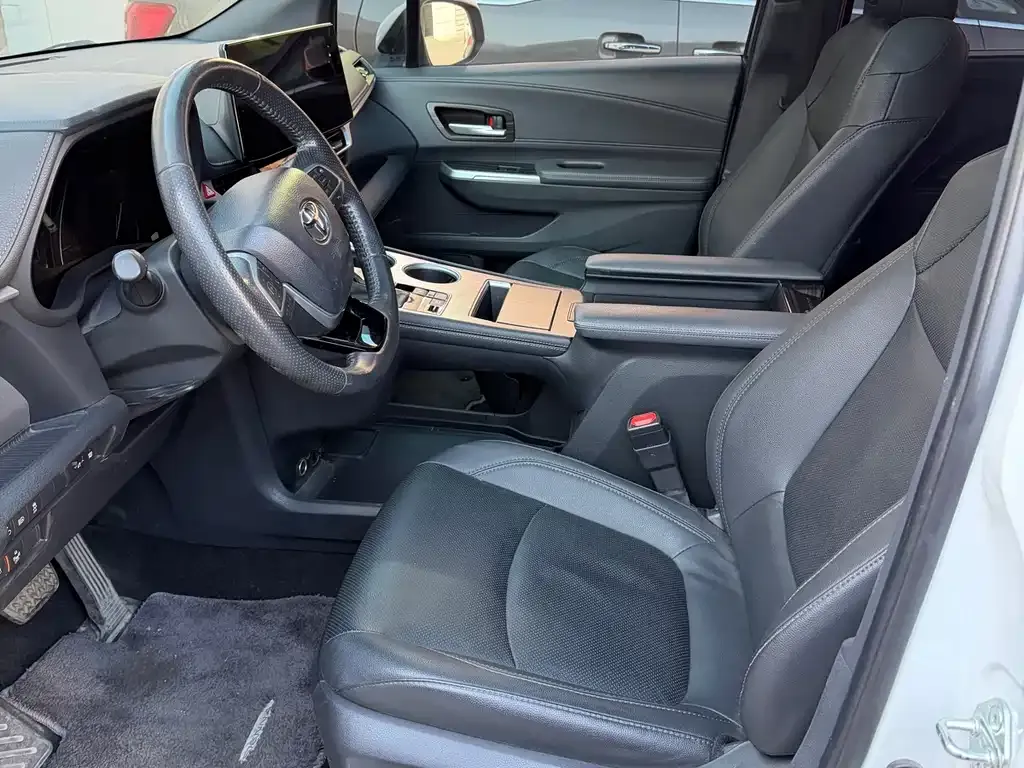 Toyota Sienna 2023 из CN, фото 4