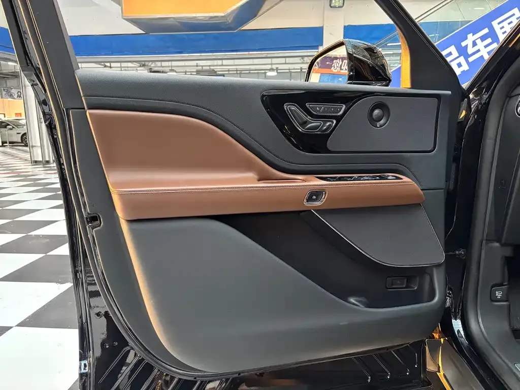 Lincoln Aviator 2021 из CN, фото 5