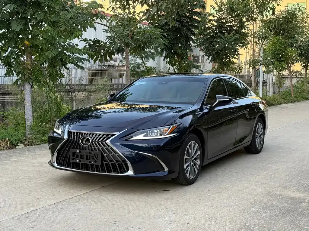 Lexus ES — фото 1
