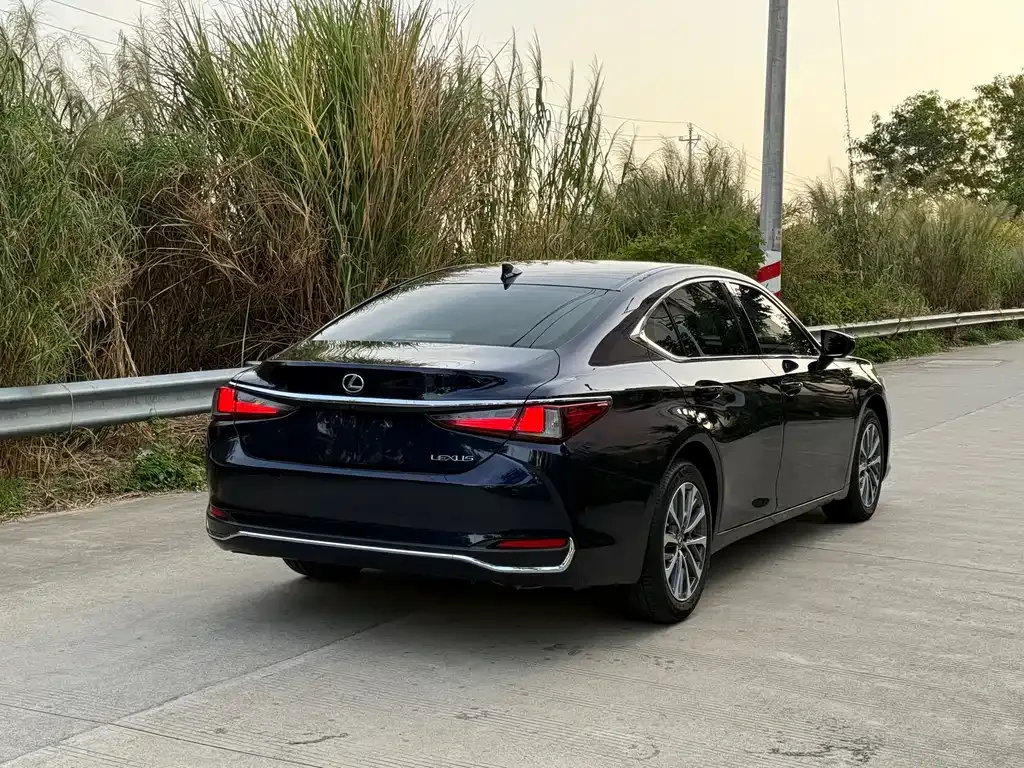 Lexus ES — фото 4
