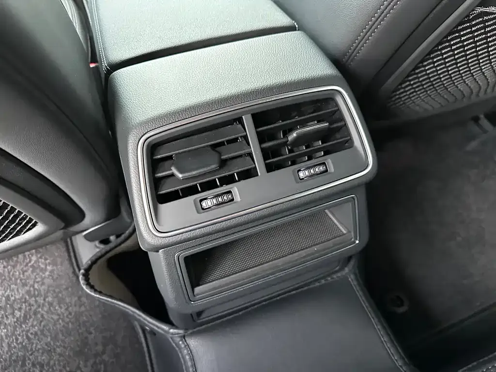 Audi A6 (Import) 2024 из CN, фото 9