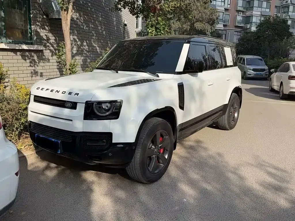 Land Rover Defender — фото 1