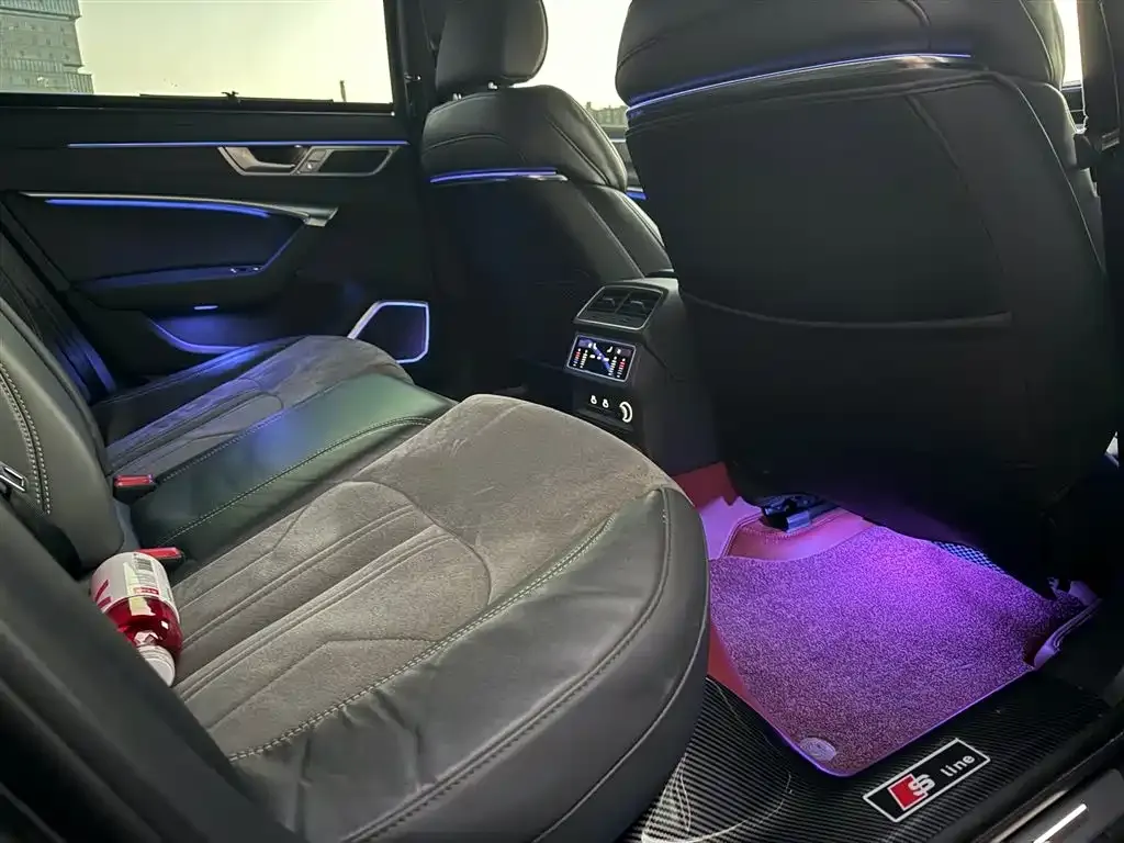 Audi A6L 2024 из CN, фото 8
