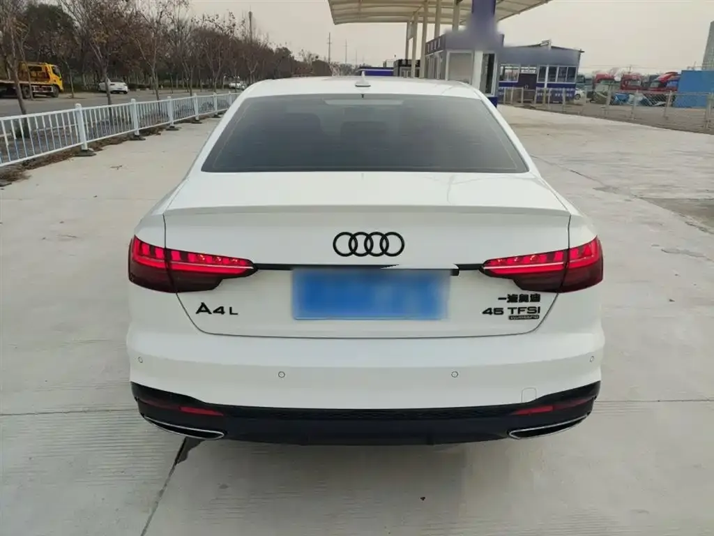 Audi A4L 2023 из CN, фото 6