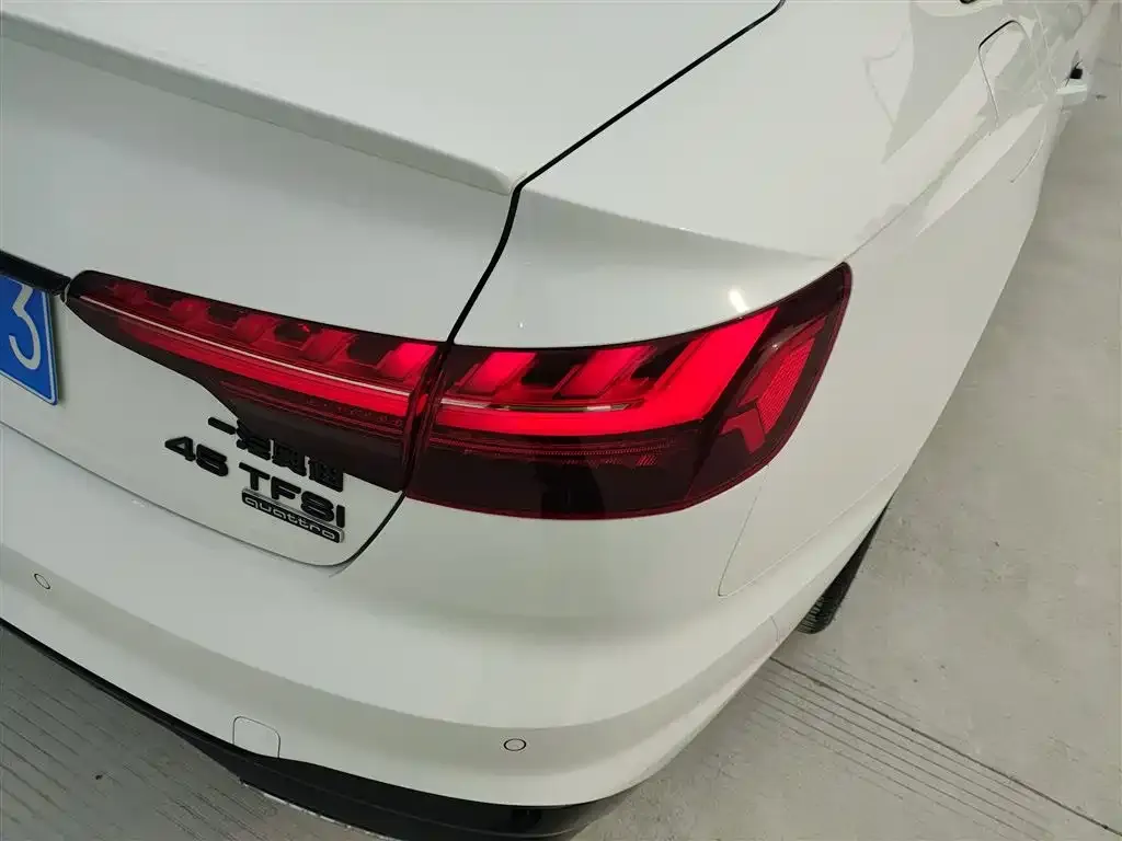 Audi A4L 2023 из CN, фото 8