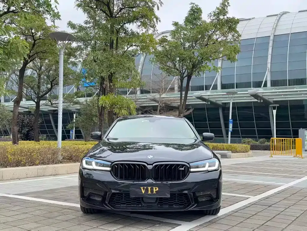 BMW 5 Series 2022 из CN, фото 1