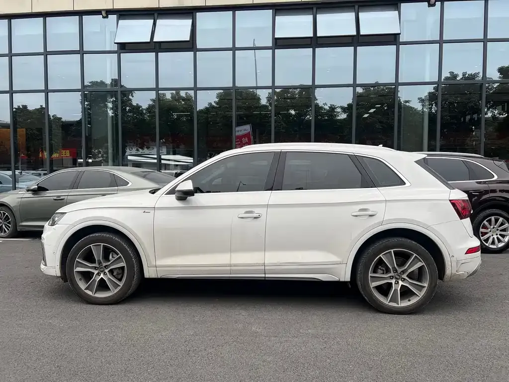 Audi Q5L 2022 из CN, фото 5