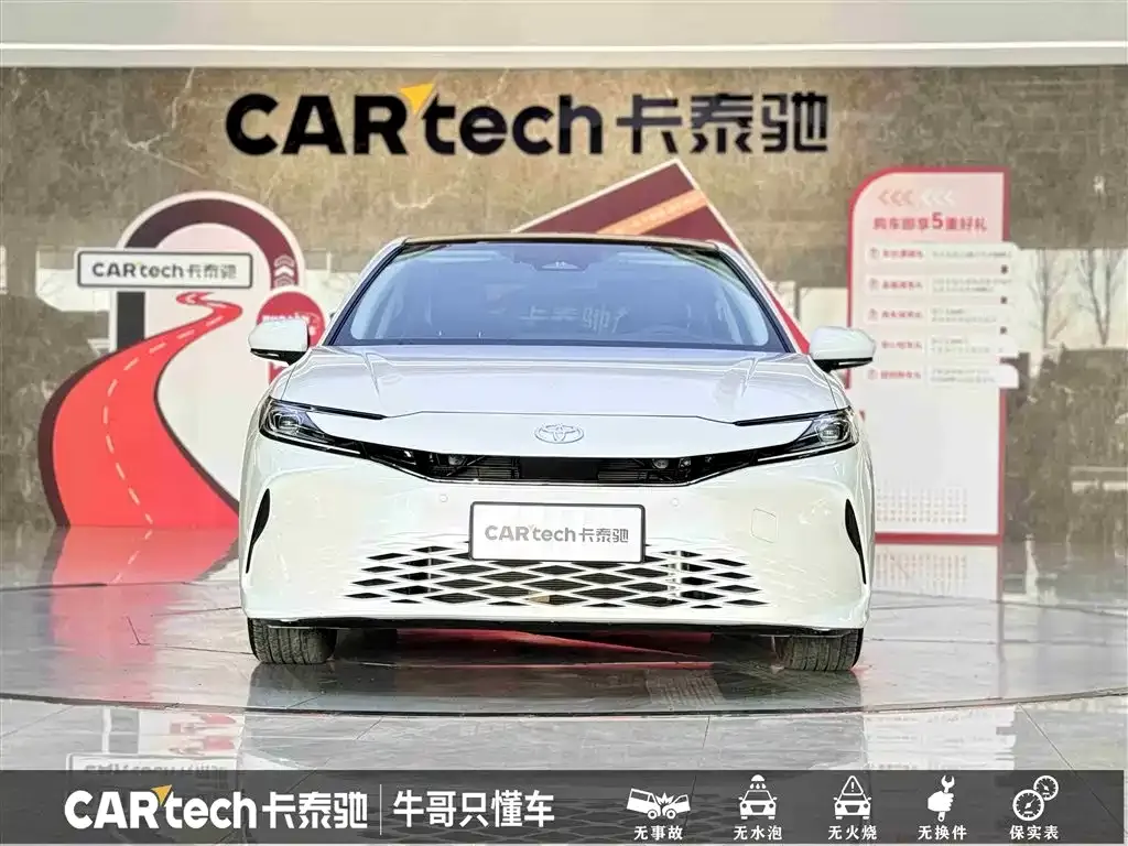 Toyota Camry 2025 из CN, фото 2