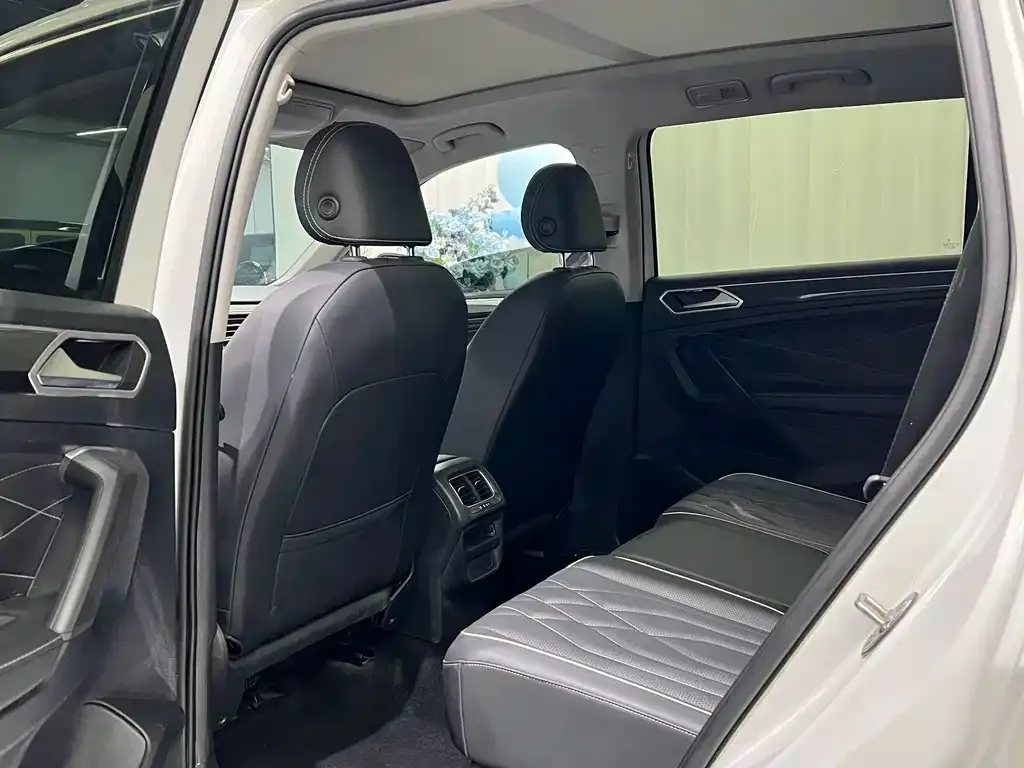 Volkswagen Tiguan L 2024 из CN, фото 6