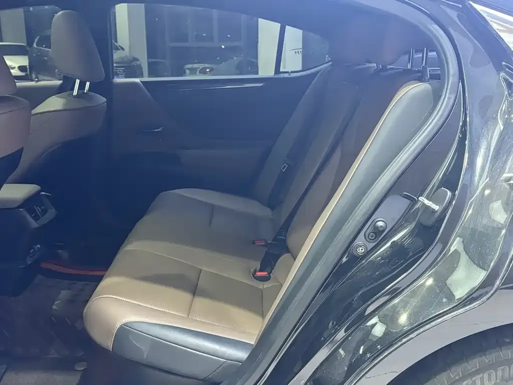 Lexus ES 2021 из CN, фото 8