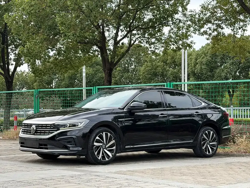 Volkswagen Passat — фото 1