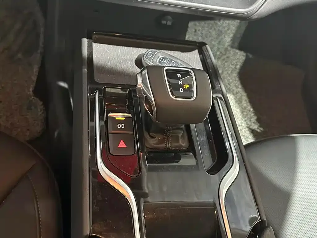 Hongqi E-QM5 2024 из CN, фото 7