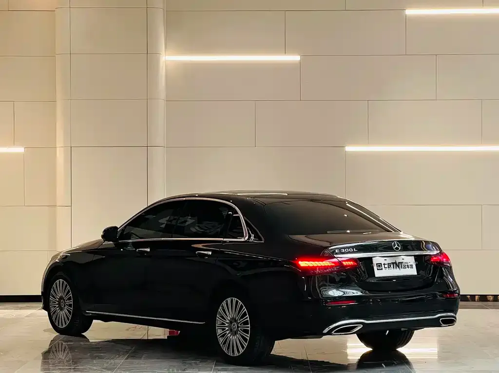 Mercedes-Benz E-Class — фото 4