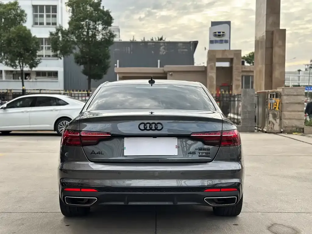 Audi A4L 2023 из CN, фото 5