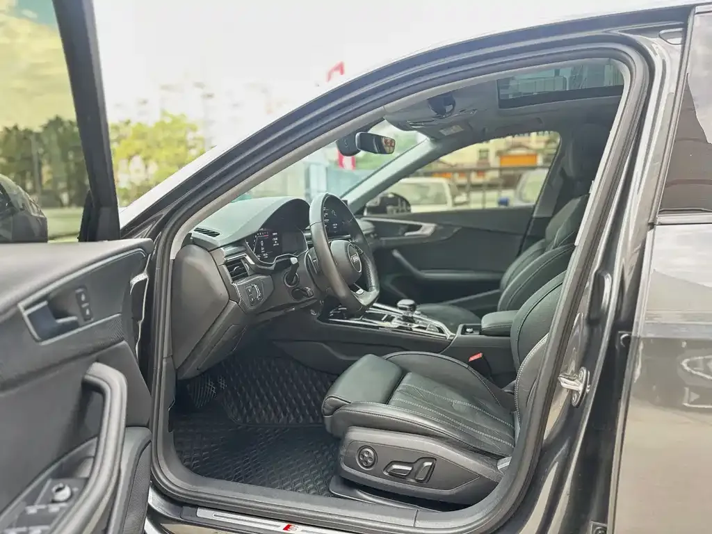 Audi A4L 2023 из CN, фото 7