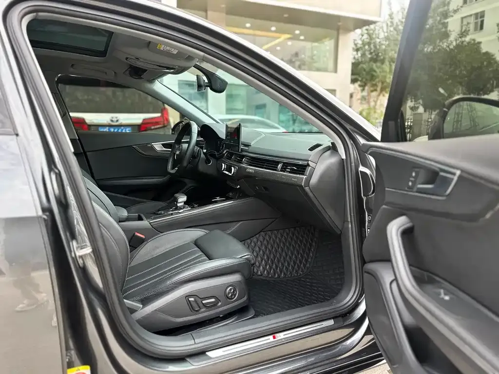 Audi A4L 2023 из CN, фото 9