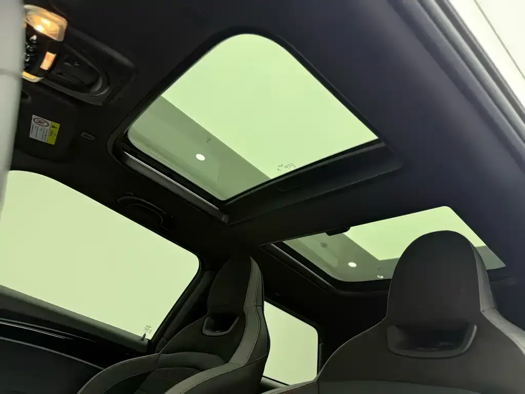 MINI Cooper (3-door) 2023 из CN, фото 10
