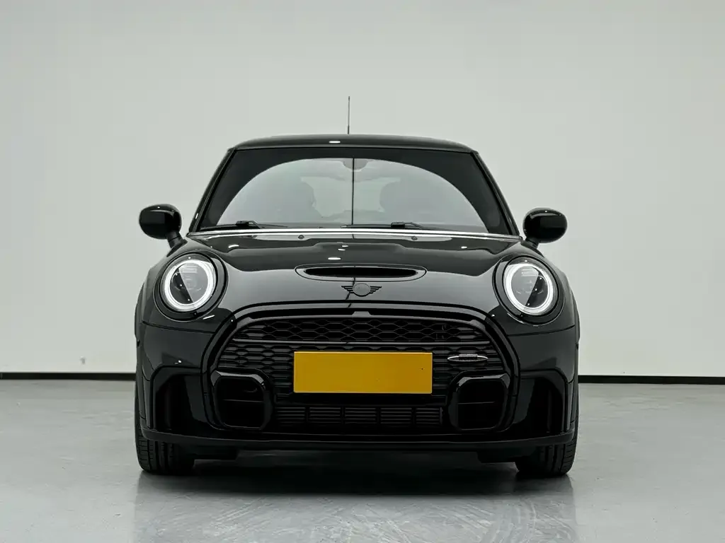 MINI Cooper (3-door) 2023 из CN, фото 2