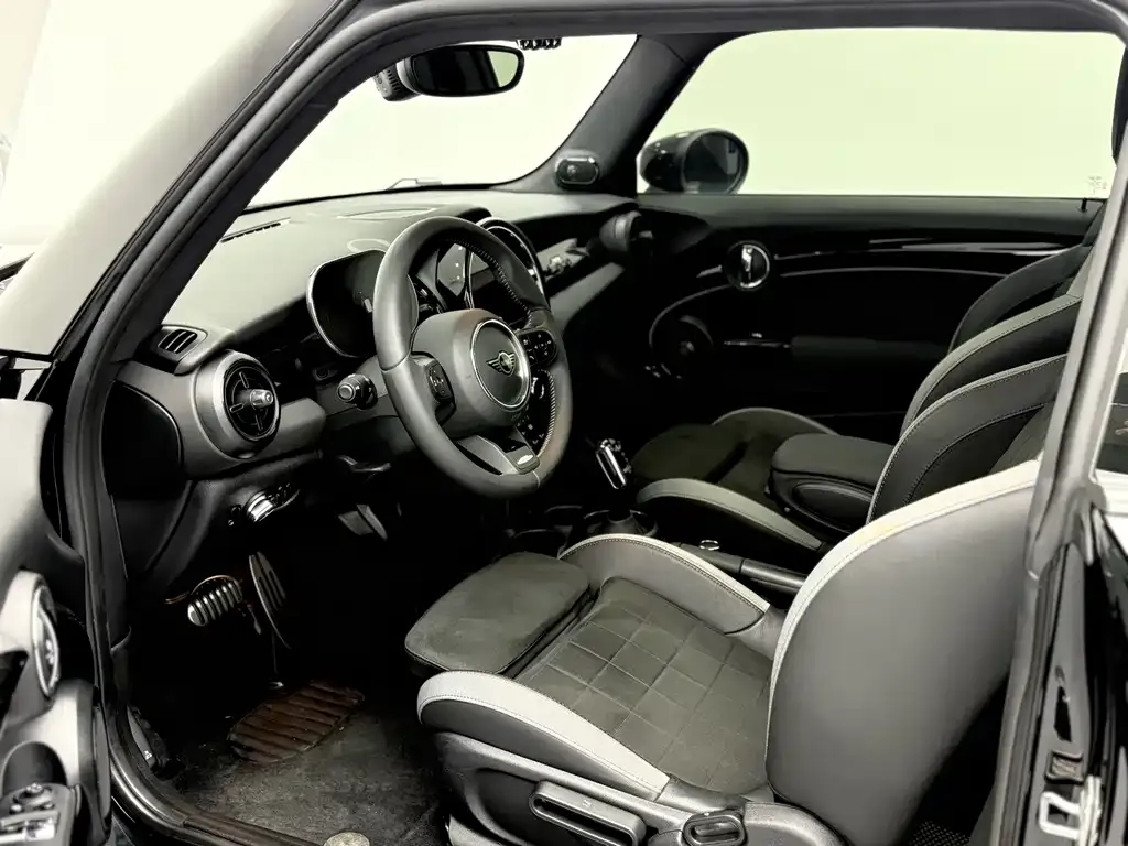 MINI Cooper (3-door) 2023 из CN, фото 8