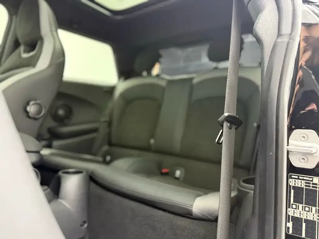 MINI Cooper (3-door) 2023 из CN, фото 9