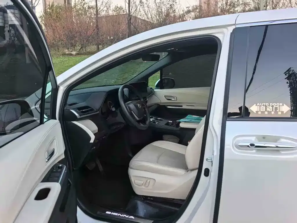 Toyota Sienna 2025 из CN, фото 4