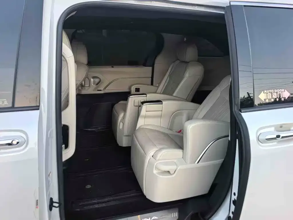 Toyota Sienna 2025 из CN, фото 5