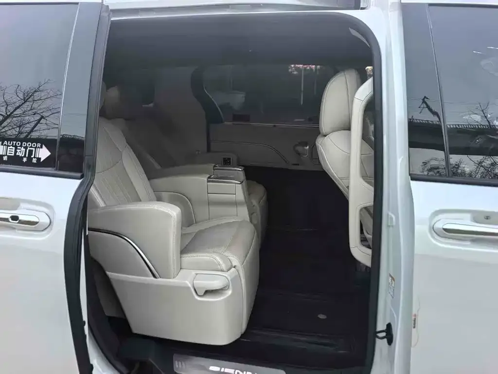 Toyota Sienna 2025 из CN, фото 8
