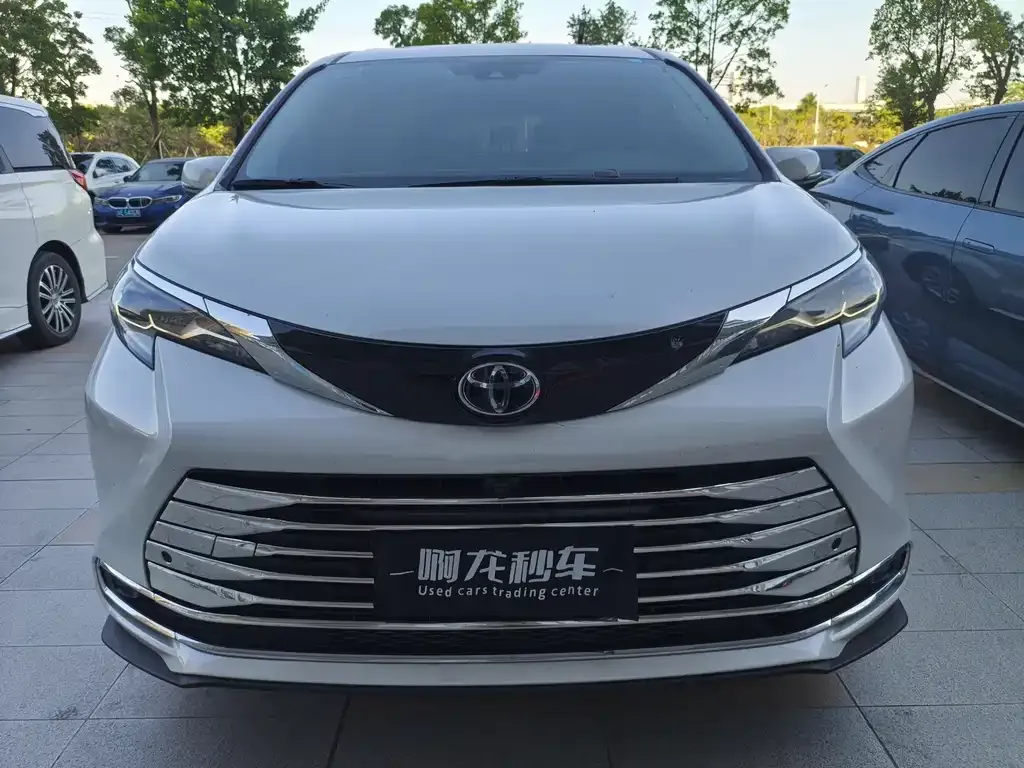 Toyota Granvia — фото 3
